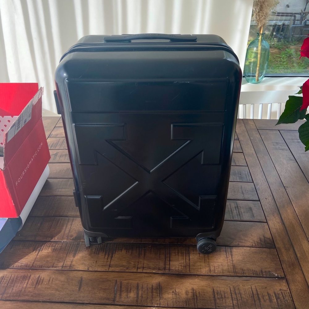 COPY - OFF-WHITE SUITCASE